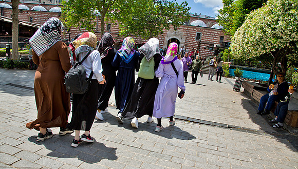 Scarf Girls - Istanbul