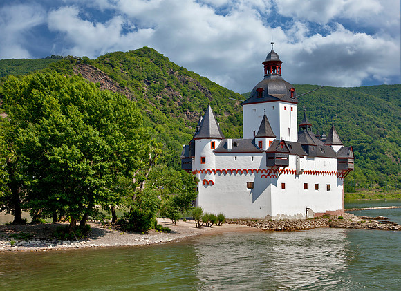 Pfalzgrafenstein Castle - Rhine River