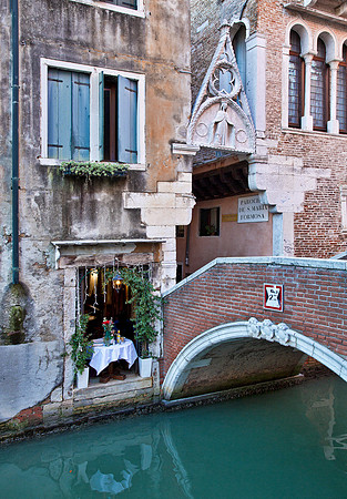 Table on the Canal -  Restaurante Ai Barbacani