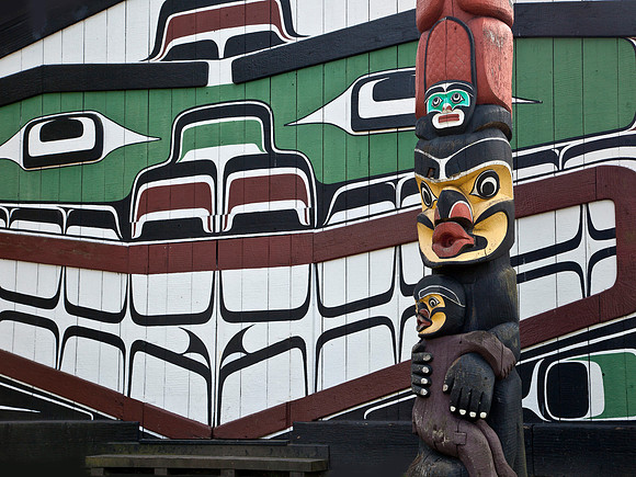 Totem & Long House - Vancouver Island