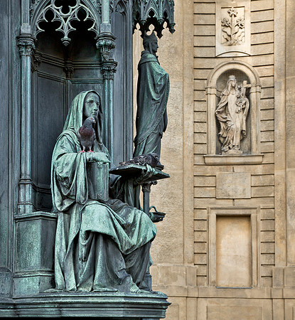Statues & Pigeons - A Symbiotic Relationship
