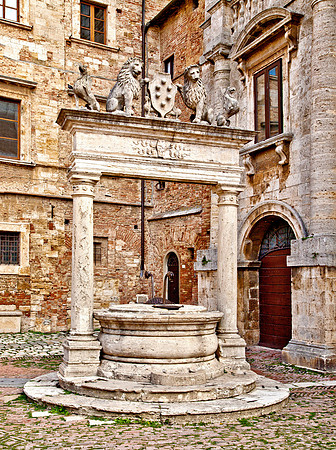 Well of Griffins & Lions - Montepulciano