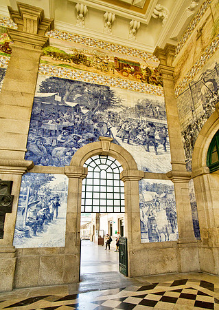 To Trains - Sao Bento Station