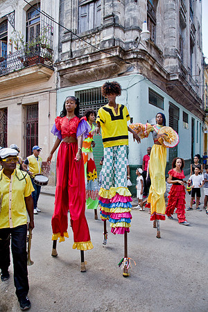 Stilt Walkers - Havana