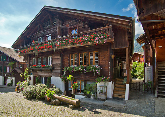 Traditional Swiss Chalet - Brienzersee